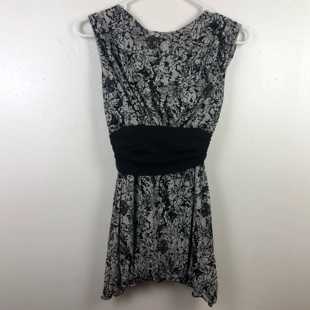 Max Studio Beautiful Short Sleeve Top - Picture 4 of 5